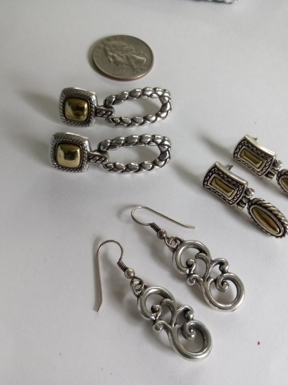 Brighton lot of 3 pairs of two tone earrings in tin - Picture 10 of 10
